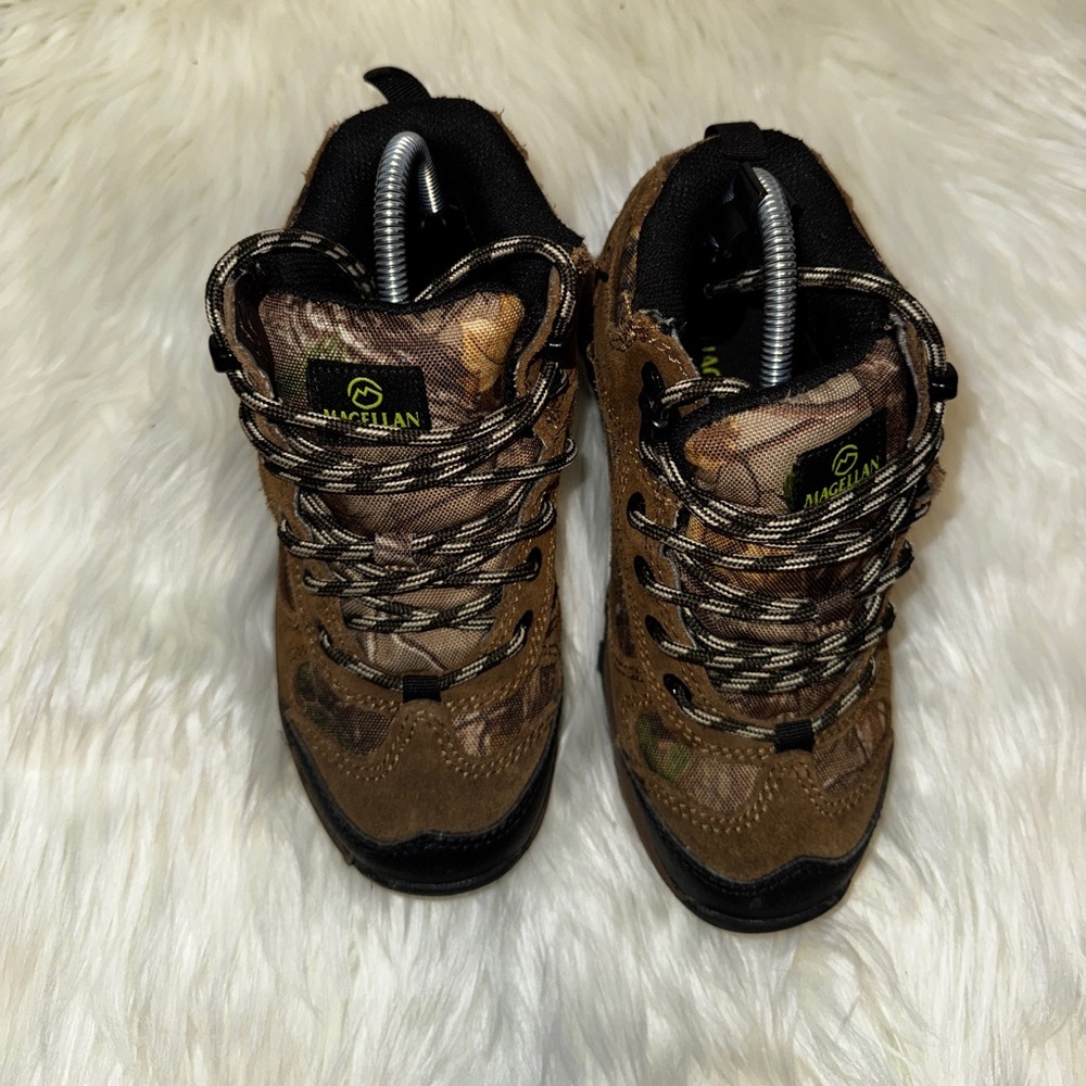 Magellan Boys Run n Gun II Realtree Xtra Camo Waterproof Outdoor Boot - Size 2D - Picture 4 of 6